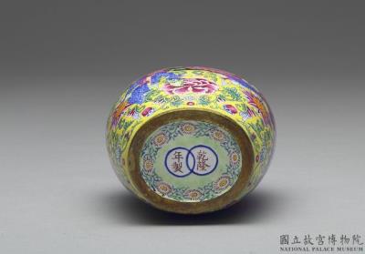 图片[3]-Painted enamel lidded jar with sash-wrapper decoration, Qing dynasty, Qianlong reign (1736-1795)-China Archive